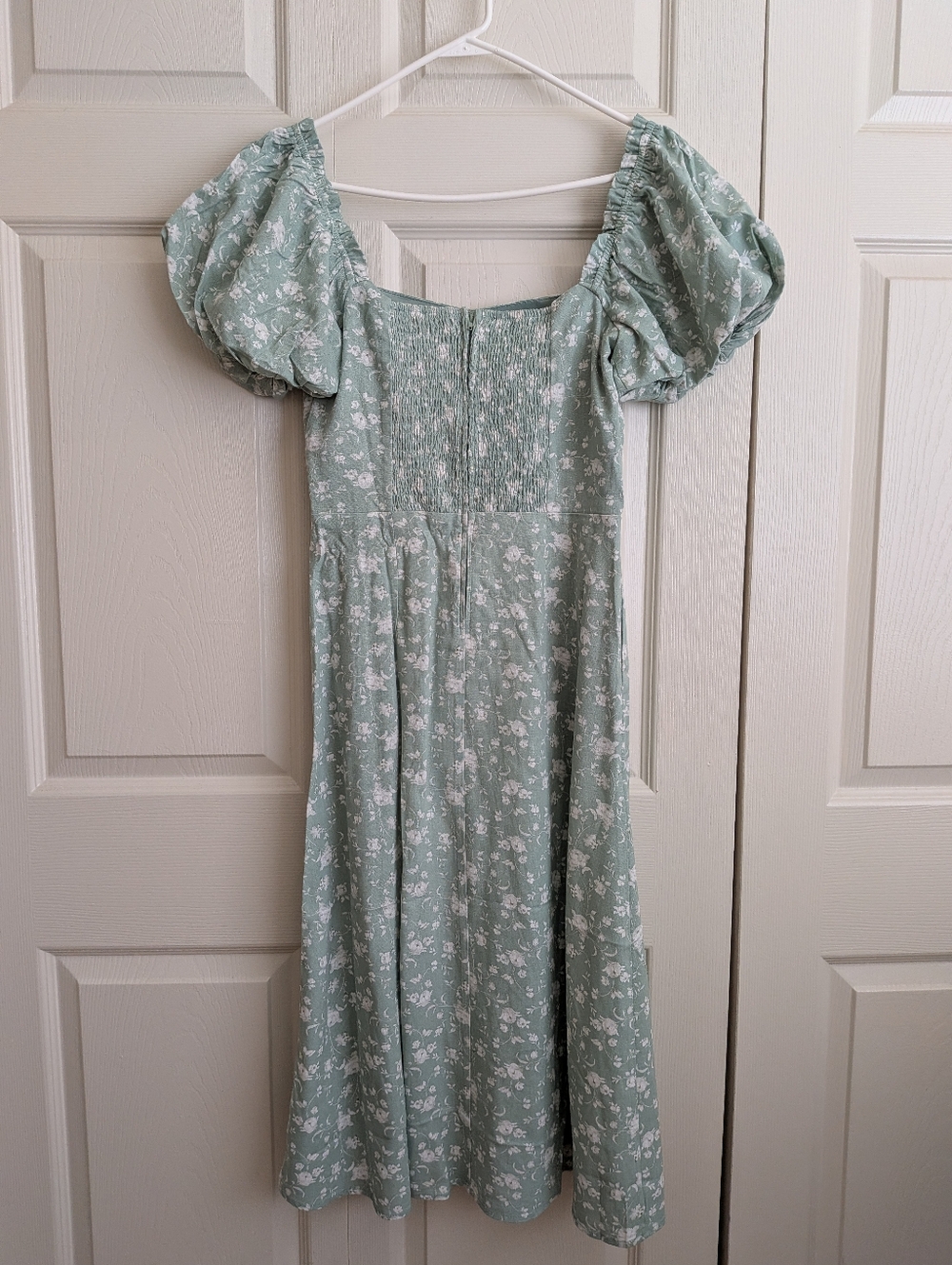 Francesca’s Sage Floral Puff Sleeve Midi Dress - Picture 8 of 9